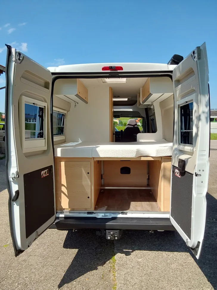 Fahrzeugbild Sunlight Cliff 600 Peugeot #4