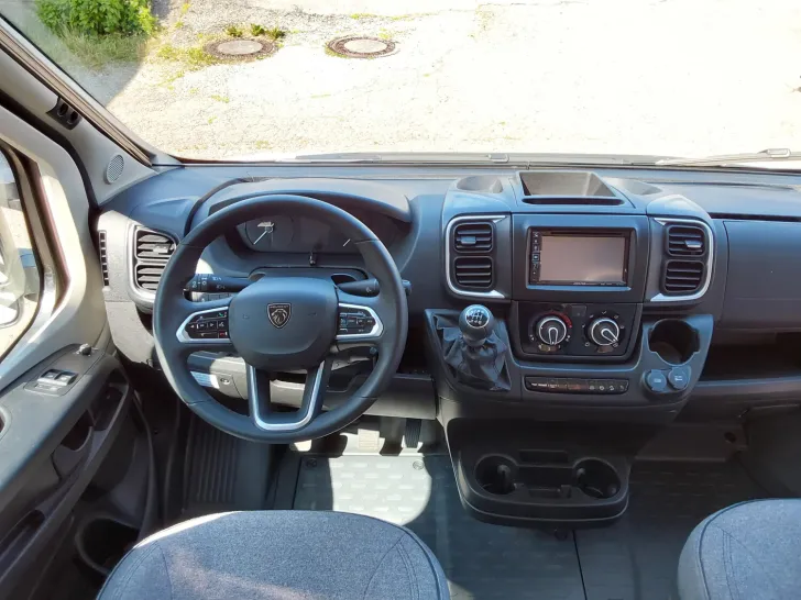 Fahrzeugbild Sunlight Cliff 600 Peugeot #5