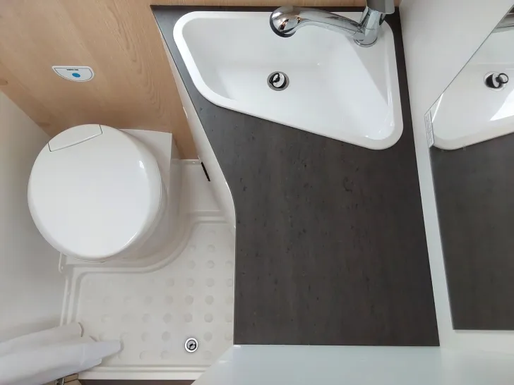 Fahrzeugbild Sunlight Cliff 600 Peugeot #13