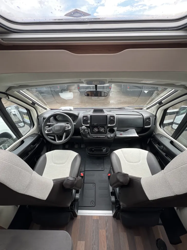 Fahrerhaus Weinsberg CaraCompact 600 MEG EDITION [PEPPER]