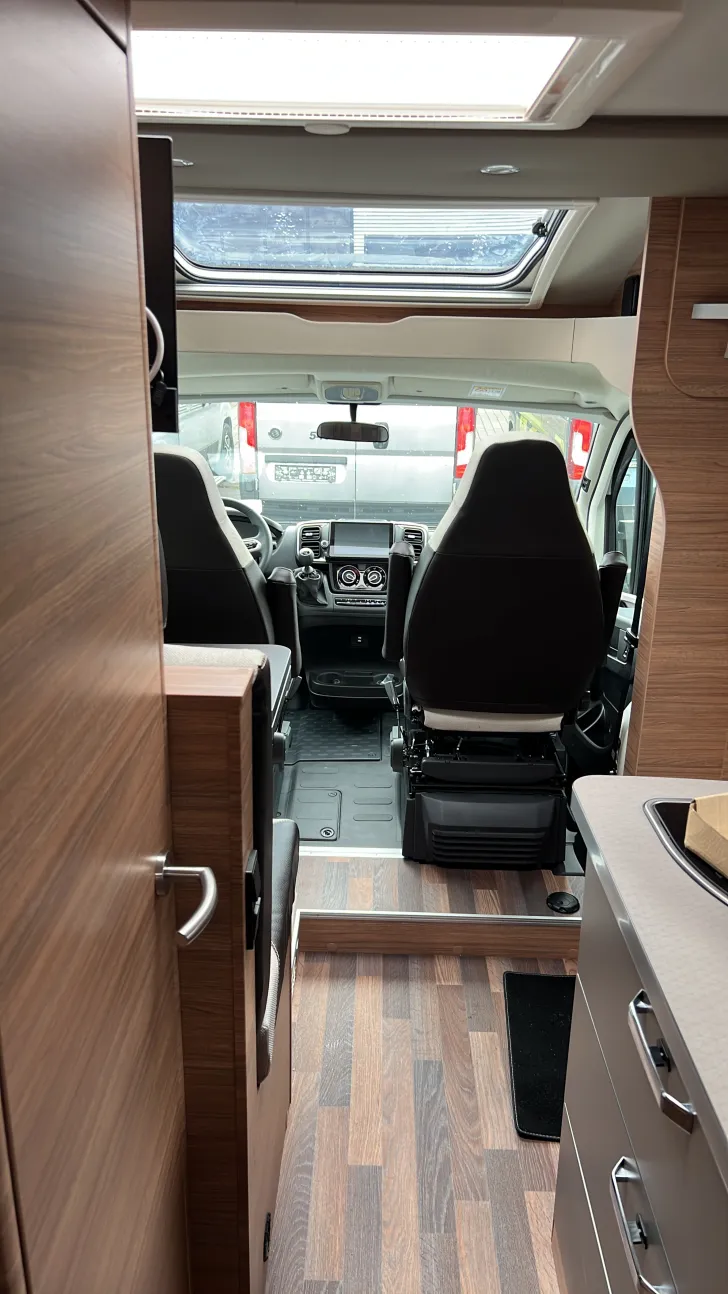 Sicht vorne-hinten Weinsberg CaraCompact 600 MEG EDITION [PEPPER]