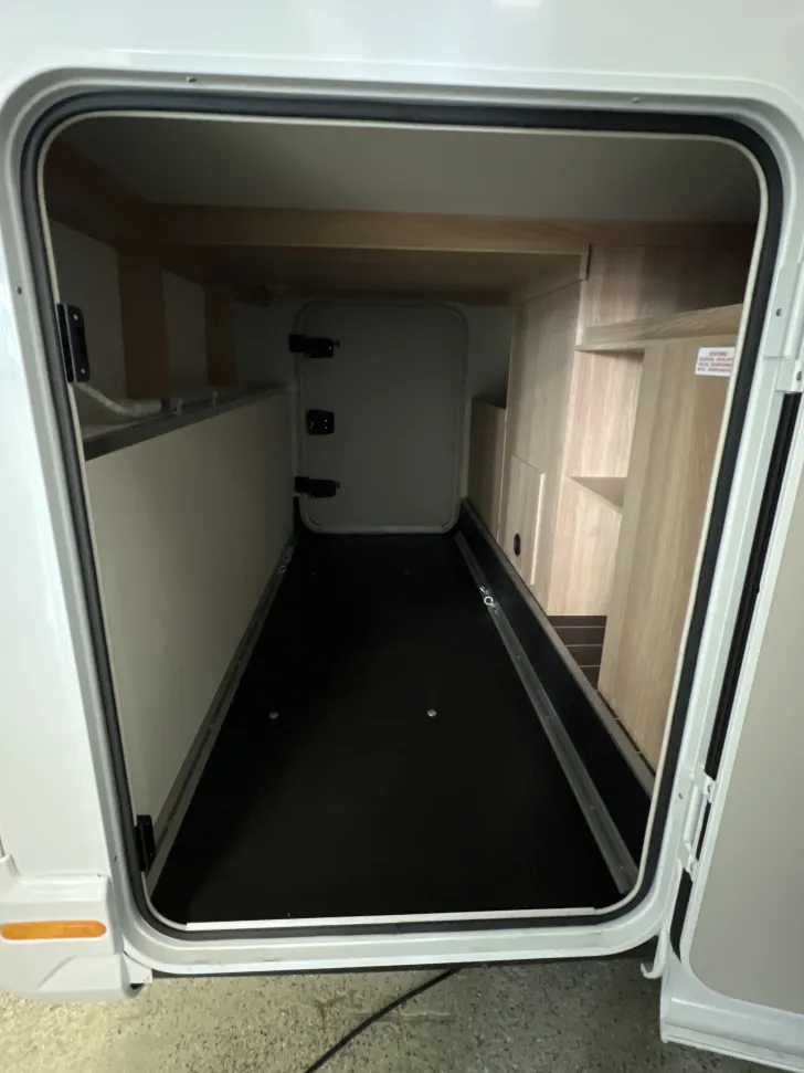 Heckgarage Knaus Sky TI 650 MEG