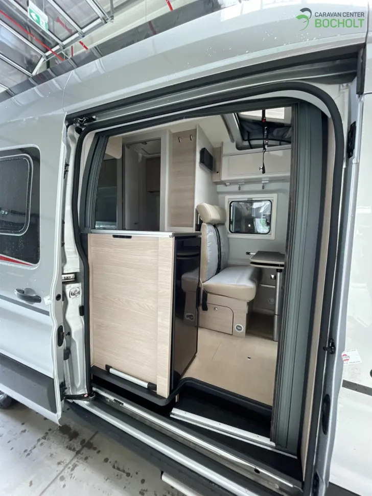 Fahrzeugbild Bürstner LINEO C 590 Aufstelldach / Automatik / 170 PS #8