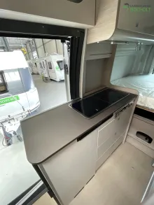Fahrzeugbild Bürstner LINEO C 590 Aufstelldach / Automatik / 170 PS #13