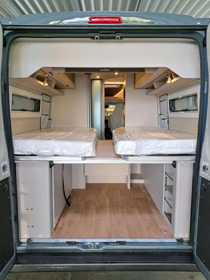 Fahrzeugbild Globecar Campscout Elegance mit Längsbetten #8