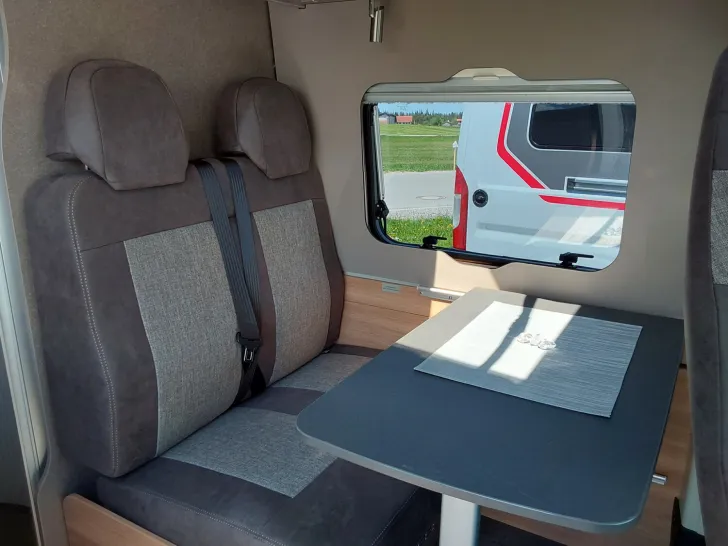 Fahrzeugbild Dethleffs Globetrail Classic 600 DR Fiat mit Aufstelldach #6