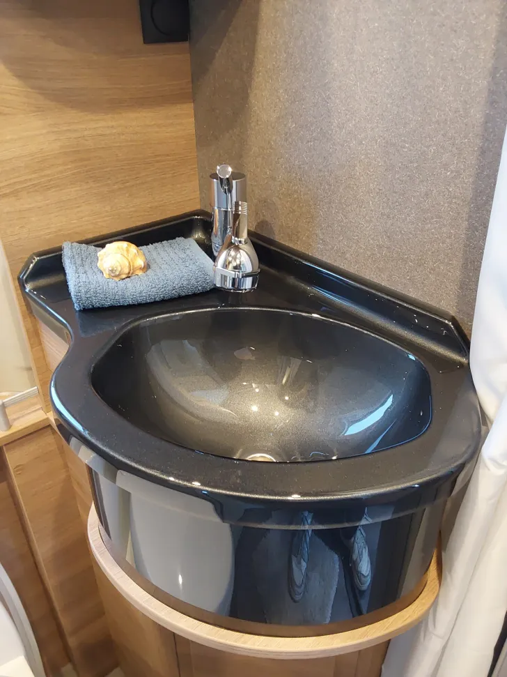 Fahrzeugbild Dethleffs Globetrail Classic 600 DR Fiat mit Aufstelldach #15