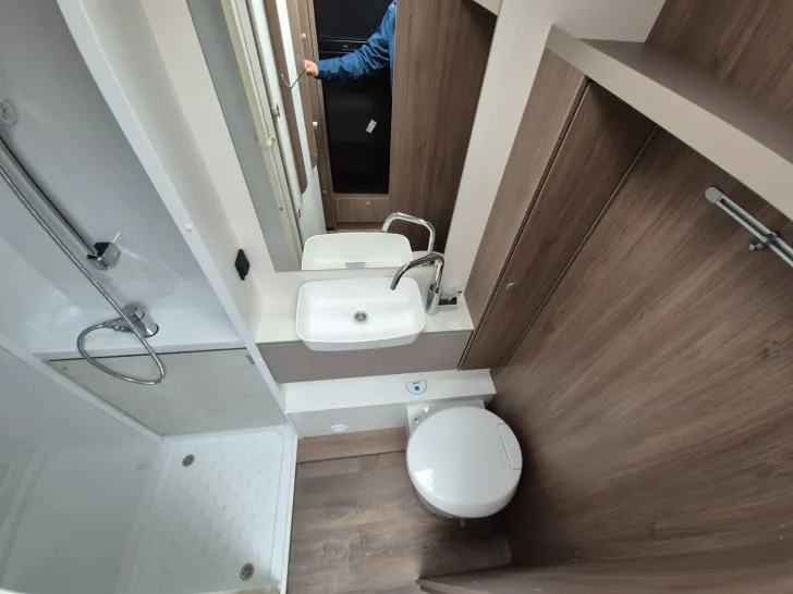 Fahrzeugbild Carado ALKOVEN A464 PRO #8