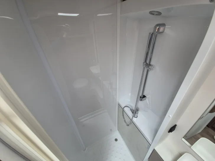 Fahrzeugbild Carado ALKOVEN A464 PRO #9