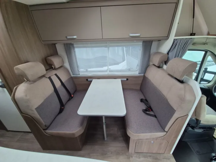 Fahrzeugbild Carado ALKOVEN A464 PRO #12