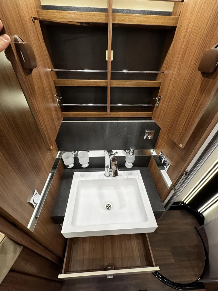 Fahrzeugbild Carthago chic e-line xl I I 61 LE (430) #26