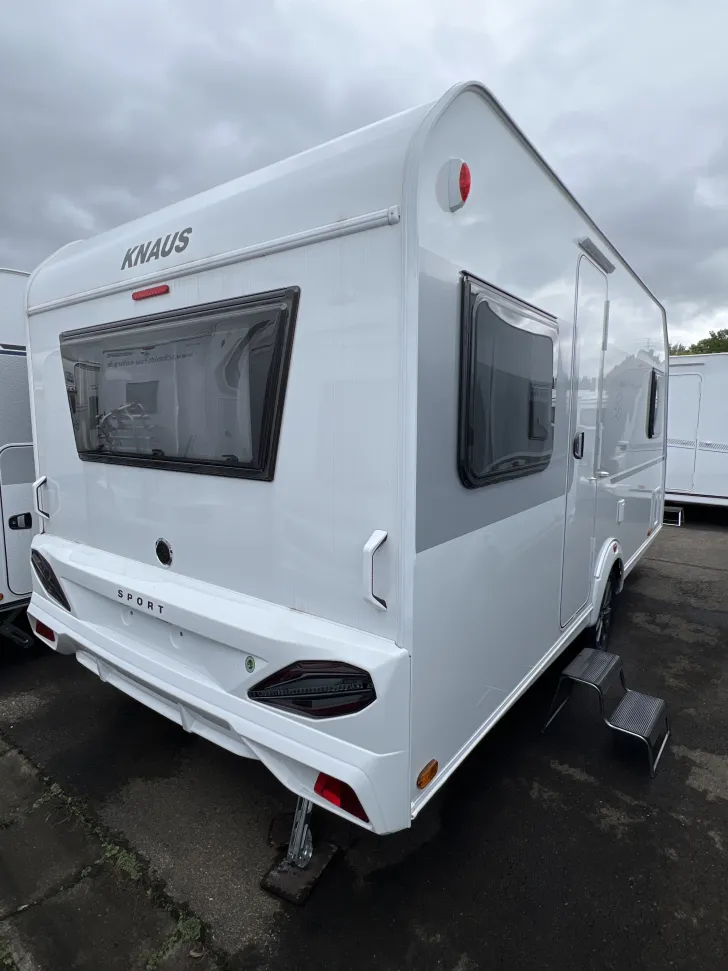 Schräg Hinten Knaus Sport 450 FU