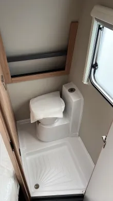 Toilette Knaus Sport 450 FU