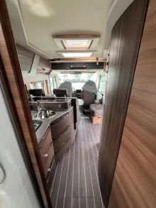 Fahrzeugbild Knaus Sun I 700 LEG Verfügbar 11/26 #17