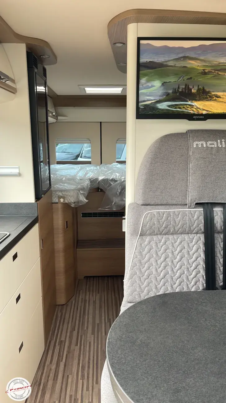 Sicht vorne-hinten Malibu comfort 640 LE charming GT skyview Borbet 18" Loder AT