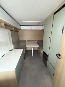 Sicht vorne-hinten LMC Style 400 F - mit Klappbett