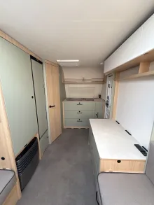 Sicht vorne-hinten LMC Style 400 F - mit Klappbett