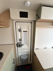 Eingangstüre LMC Style 400 F - mit Klappbett