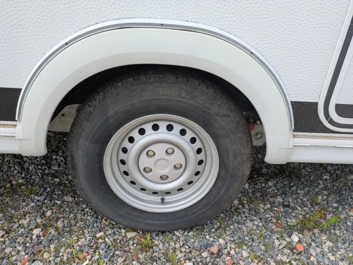 Fahrzeugbild LMC Tandero 510 E GFK-Bug-Dach-Heck/Duschpaket/Anti-Schlingerkupplung #19