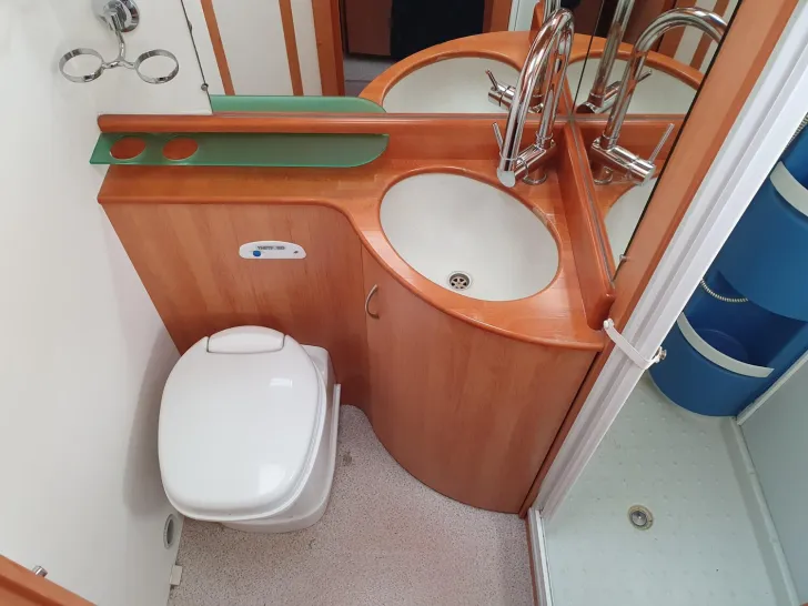 Fahrzeugbild Eura Mobil Integra 690 HB Händlerexport oder Bastlerfahrzeug #19