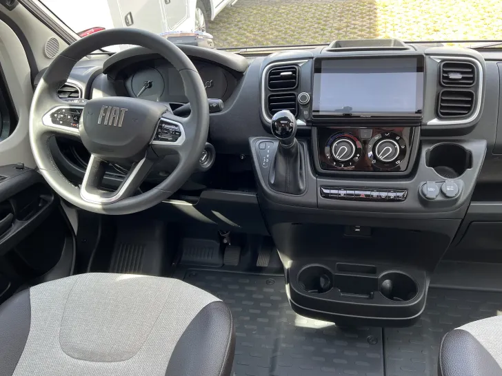 Fahrzeugbild Weinsberg CaraCompact 600 MEG EDITION [PEPPER] Mietwagen Verfügbar Nov 25 #4
