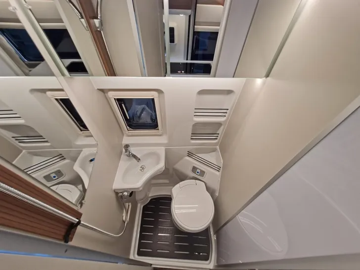 Fahrzeugbild Westfalia Columbus 540 D 180 PS Automatik *Aufstelldach*ATM* #10
