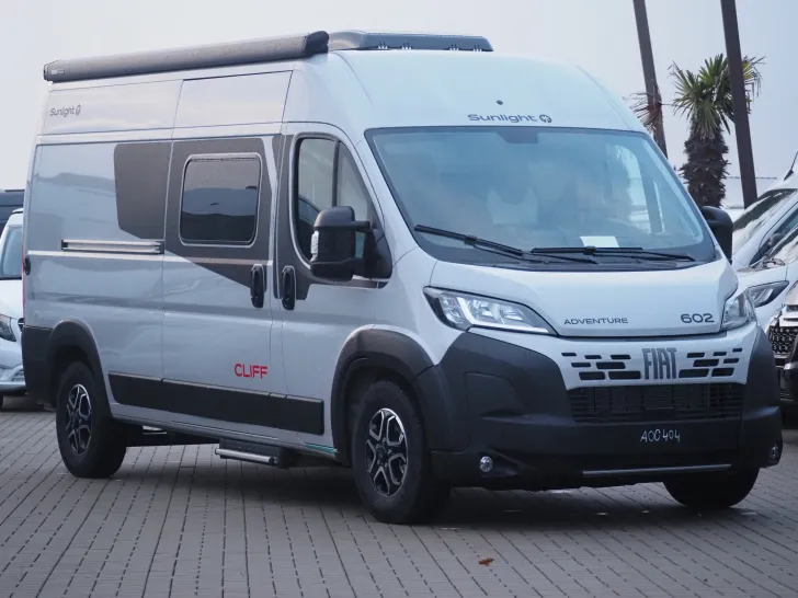 Fahrzeugbild Sunlight CLIFF 602 Adventure Edition, Längsbetten 6m #2