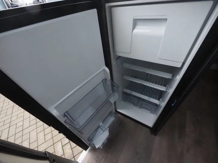 Fahrzeugbild Sunlight CLIFF 602 Adventure Edition, Längsbetten 6m #8