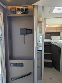 Fahrzeugbild Bürstner B66 690 TD AHK, Sat, TV, Lithium #17