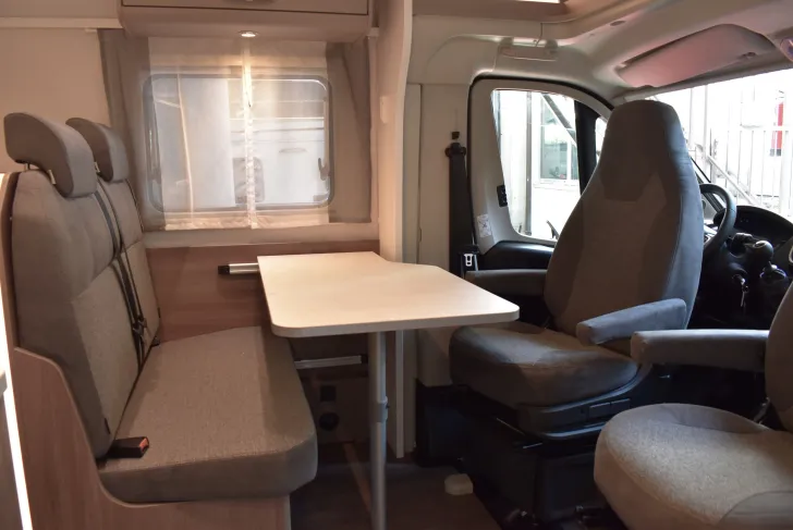 Fahrzeugbild Carado T 135 Pro+ 5,96m, Hubbett, 4 Betten #4