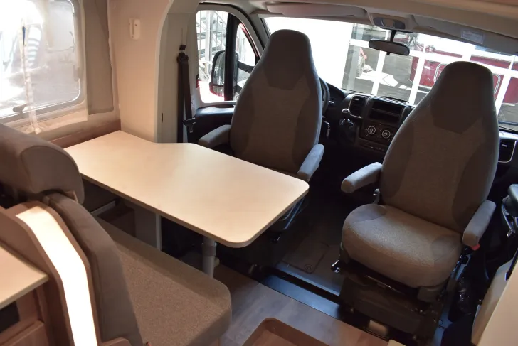 Fahrzeugbild Carado T 135 Pro+ 5,96m, Hubbett, 4 Betten #5