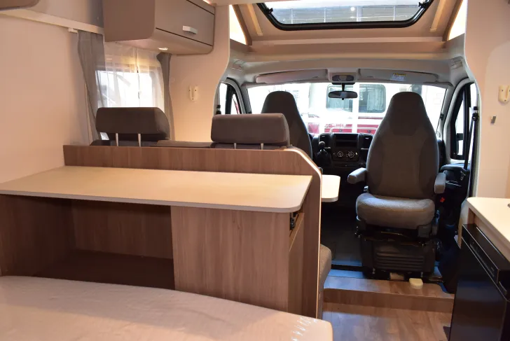 Fahrzeugbild Carado T 135 Pro+ 5,96m, Hubbett, 4 Betten #17