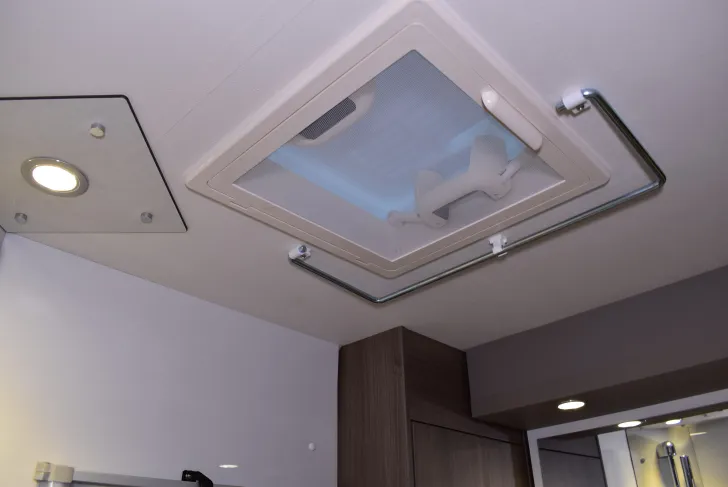 Fahrzeugbild Carado T 135 Pro+ 5,96m, Hubbett, 4 Betten #26