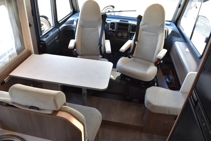 Fahrzeugbild Carado I 338 Sat, TV, Klima, Navi, Hubbett #4