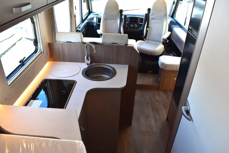 Fahrzeugbild Carado I 338 Sat, TV, Klima, Navi, Hubbett #16