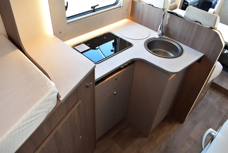 Fahrzeugbild Carado I 338 Sat, TV, Klima, Navi, Hubbett #17