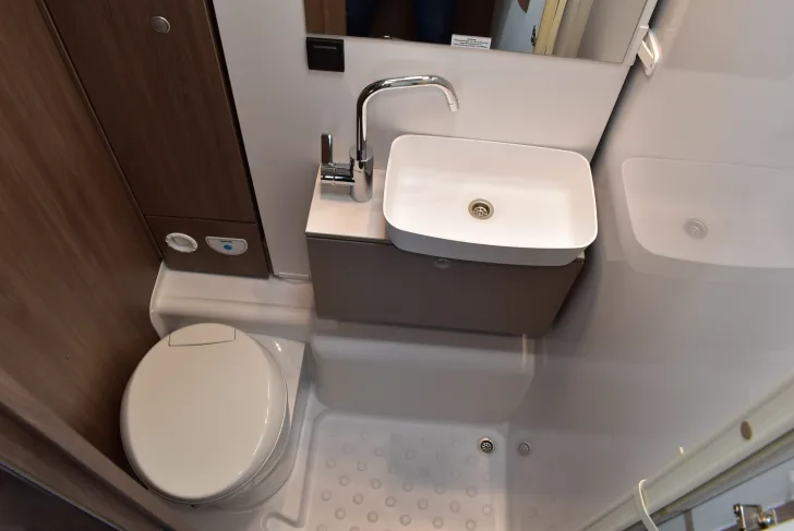 Fahrzeugbild Carado I 338 Sat, TV, Klima, Navi, Hubbett #19