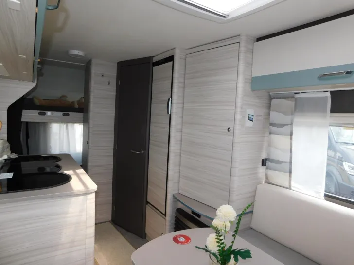 Fahrzeugbild Dethleffs c-joy 480 QLK Bugfenster + Toilettenfenster #11