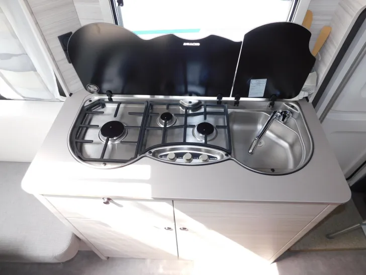 Fahrzeugbild Dethleffs c-joy 480 QLK Bugfenster + Toilettenfenster #18