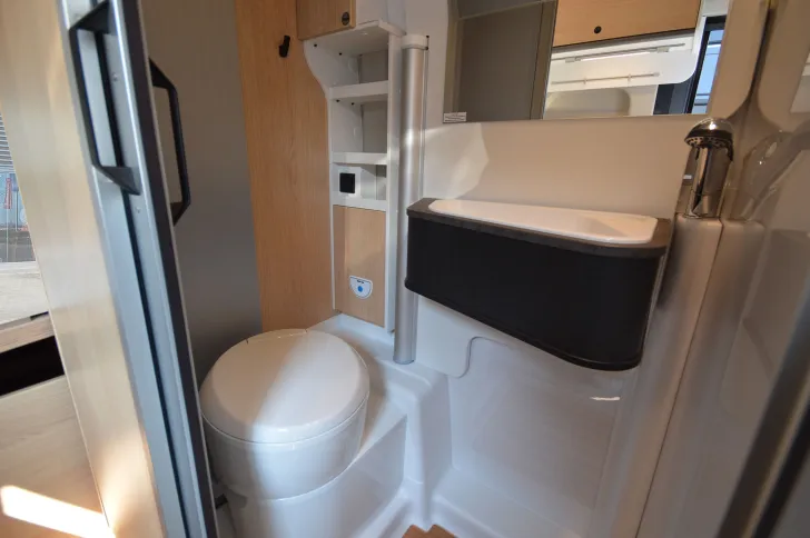 Fahrzeugbild Sunlight Camper Van Cliff 600 Schlafdach #8