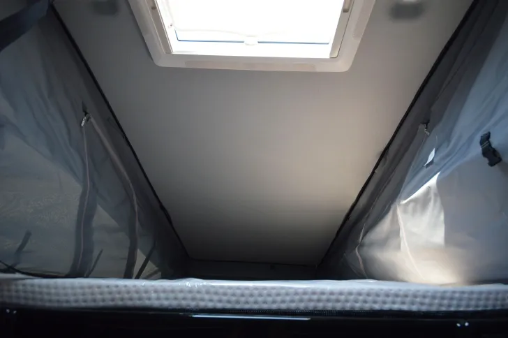 Fahrzeugbild Sunlight Camper Van Cliff 600 Schlafdach #11