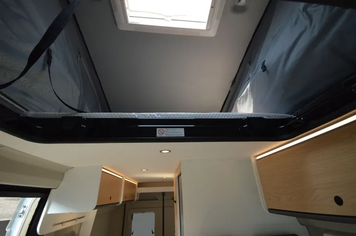 Fahrzeugbild Sunlight Camper Van Cliff 600 Schlafdach #10