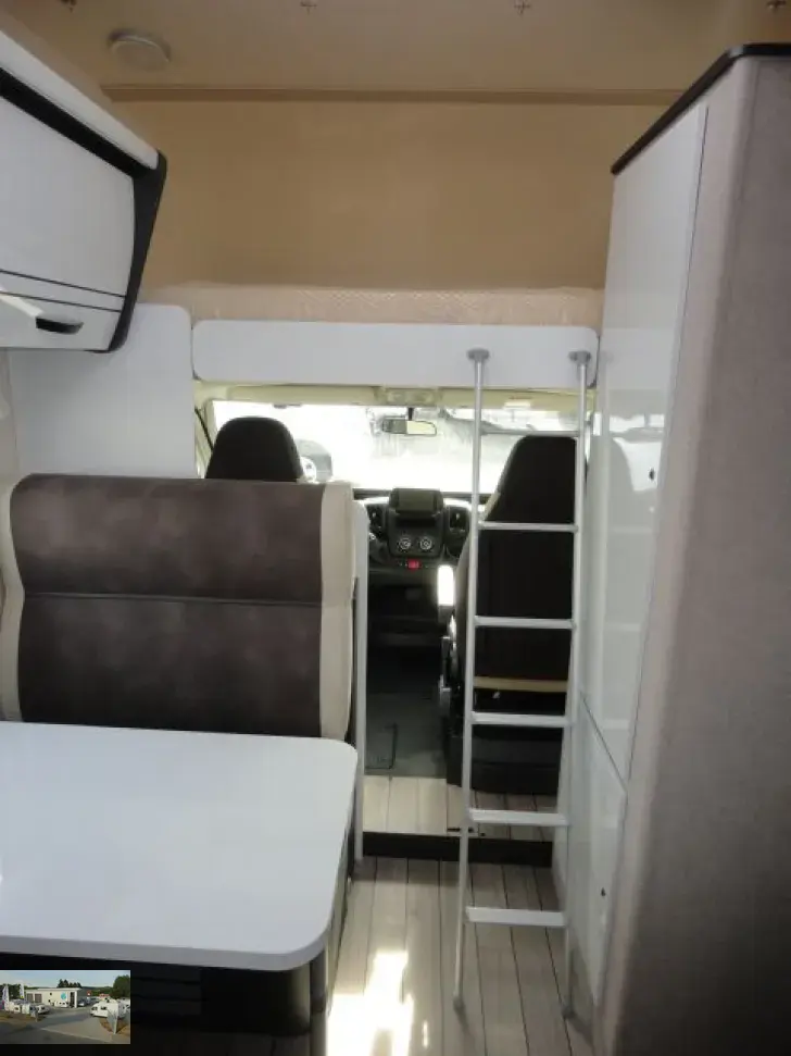 Fahrzeugbild Forster A 699 DVB - TV, 8 Schlafplätze #22