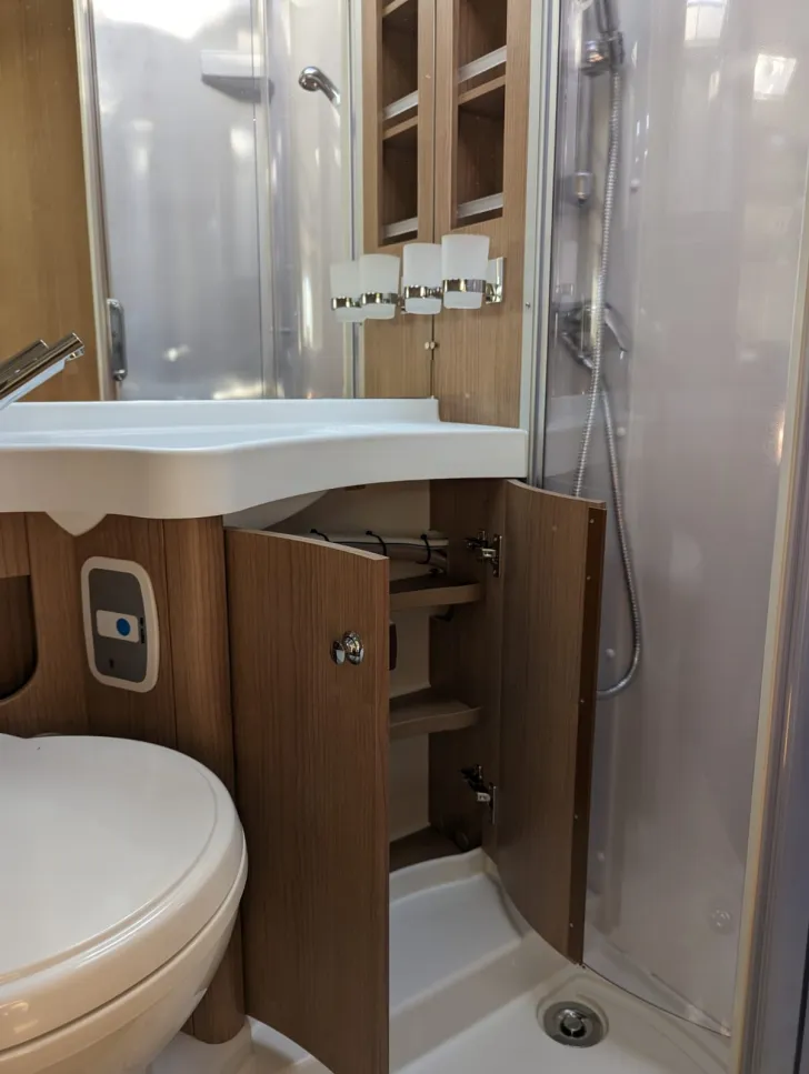 Fahrzeugbild Malibu T 430 LE #41
