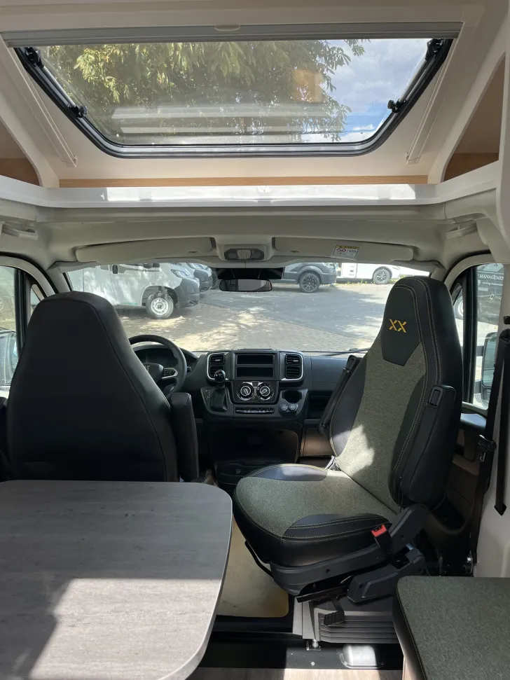 Fahrzeugbild Sunlight T 68 XX 180PS Automatik* #8