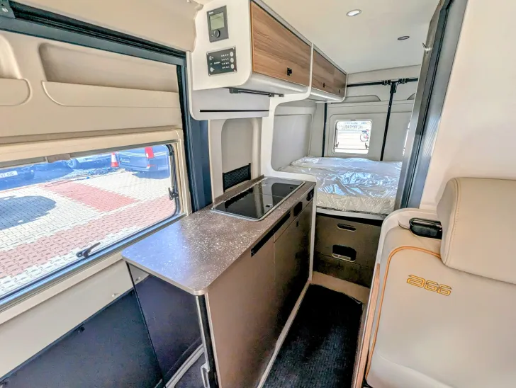 Fahrzeugbild Bürstner B66 C 600 Aufstelldach #12