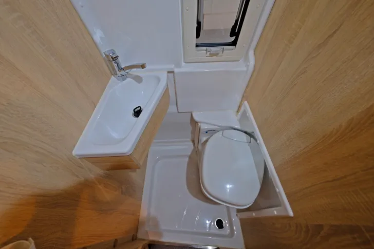 Fahrzeugbild Clever Van 540/Automatik/1.Hand/Festbett/Klima/Solar #14