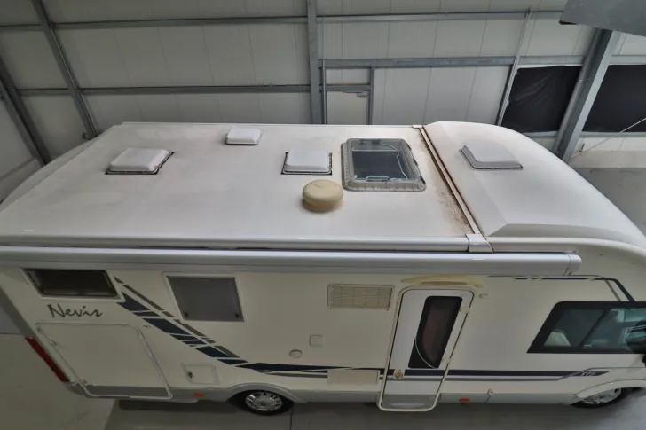 Fahrzeugbild McLouis Nevis 875/Festbett+Hubbett/Garage/Klima/Markise #4