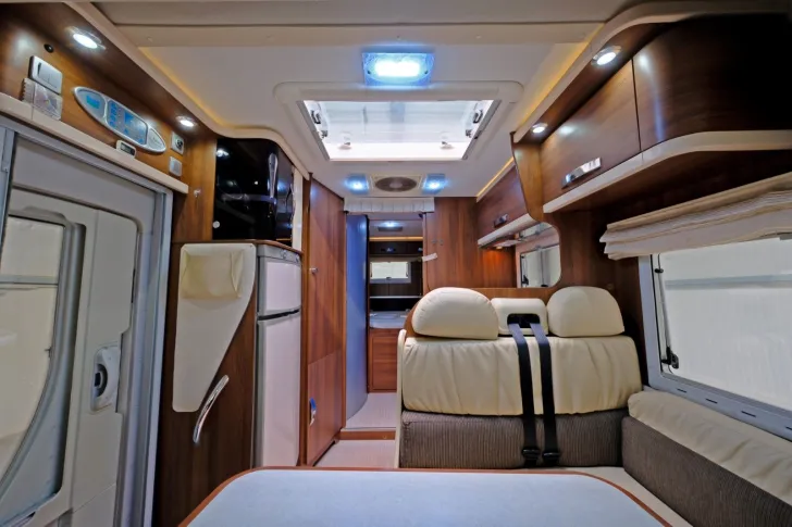 Fahrzeugbild McLouis Nevis 875/Festbett+Hubbett/Garage/Klima/Markise #9