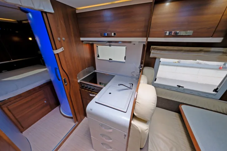 Fahrzeugbild McLouis Nevis 875/Festbett+Hubbett/Garage/Klima/Markise #12